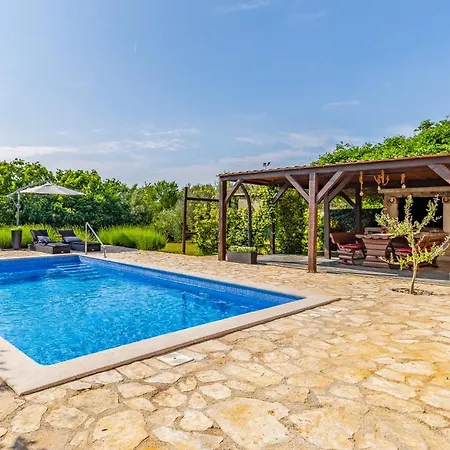 House Giuliano - Two Bedroom House Apartamento