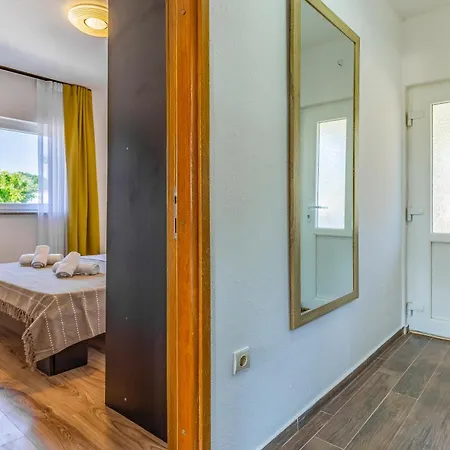 House Giuliano - Two Bedroom House Апартаменти Пула
