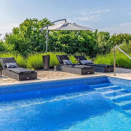 House Giuliano - Two Bedroom House *