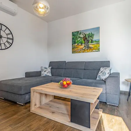 House Giuliano - Two Bedroom House * Pula