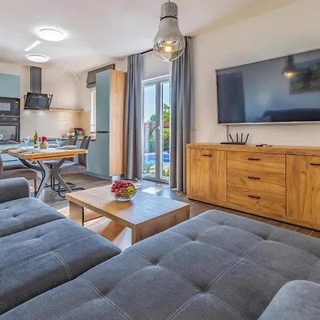 House Giuliano - Two Bedroom House Апартаменти Пула
