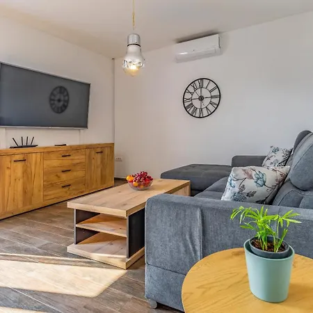 House Giuliano - Two Bedroom House Апартаменти Пула