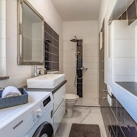 House Giuliano - Two Bedroom House *