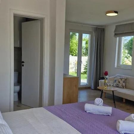 House Giuliano - Two Bedroom House Apartmán *