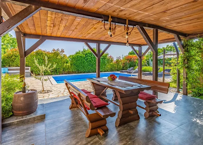 House Giuliano - Two Bedroom House Apartment *