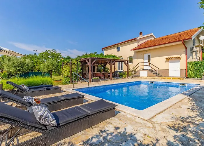 House Giuliano - Two Bedroom House Apartment *