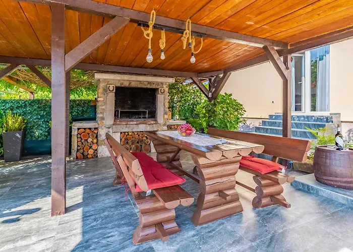 House Giuliano - Two Bedroom House Apartment *