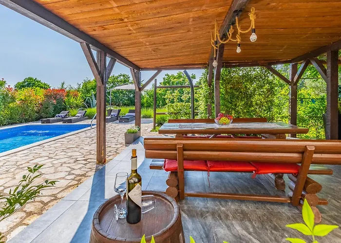 House Giuliano - Two Bedroom House Apartment Pula