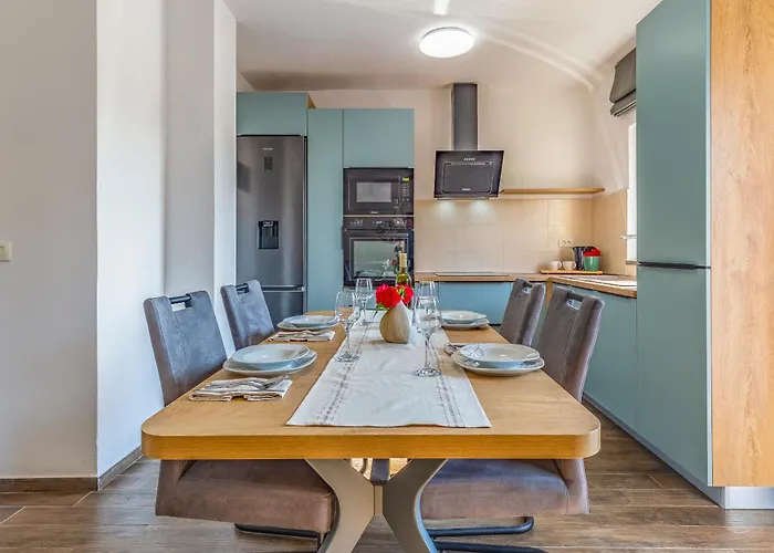 House Giuliano - Two Bedroom House Apartment *