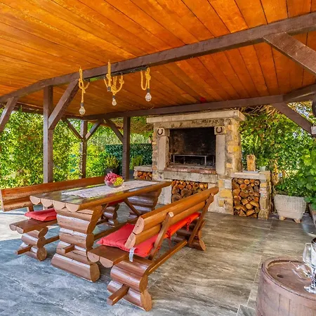 House Giuliano - Two Bedroom House Apartamento Pula